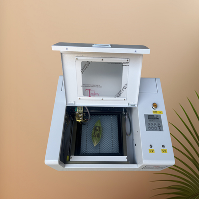 Máy cắt và khắc laser CNC với ống laser CO2 cho Vải, Gỗ, Acrylic